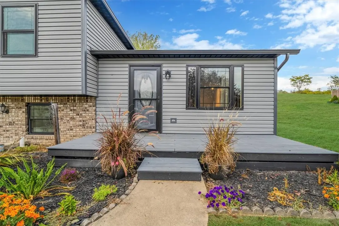 384 Kenneth Dr, Belle Vernon, PA 15012 - Image #1