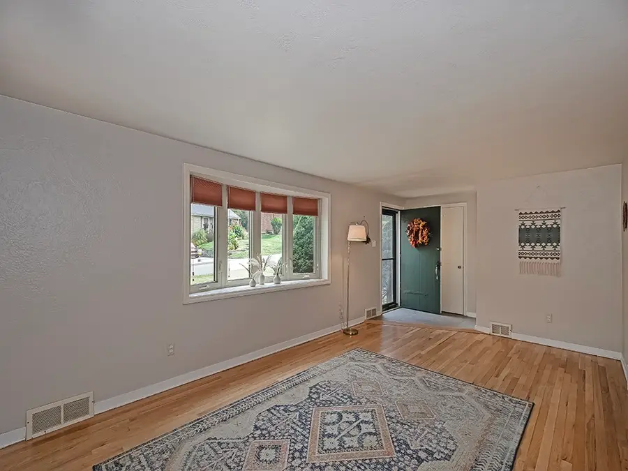 200 Ryan Dr, Scott Township, PA 15220 - Image #2