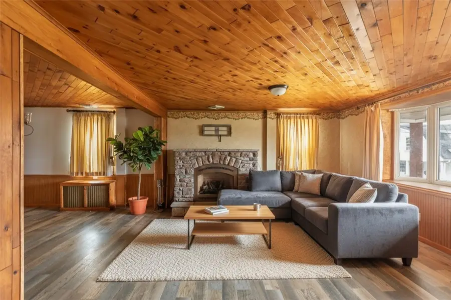 37 Redstone St, Republic, PA 15475 - Image #2