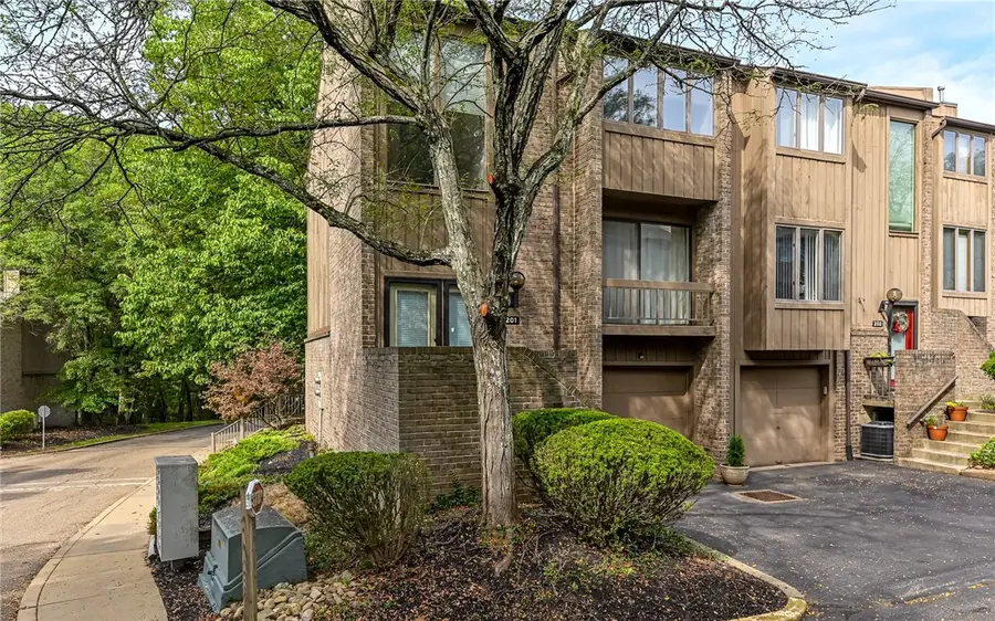 201 Pine Ct, Ross Township, PA 15237 - Image #2