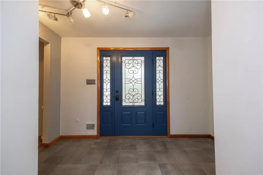 102 Huntingdon Dr, Churchill, PA 15235 - Image #2