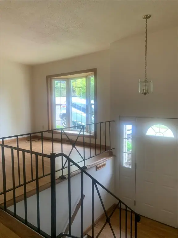 700 Hiland Ave, Coraopolis, PA 15108 - Image #2