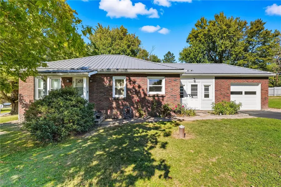 105 Williamson Rd, Hempfield, PA 16125 - Image #2