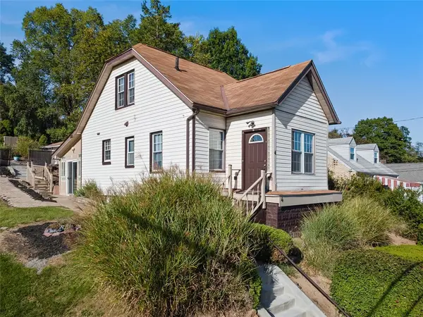 4 Pioneer Ave, Ross Twp, PA 15229