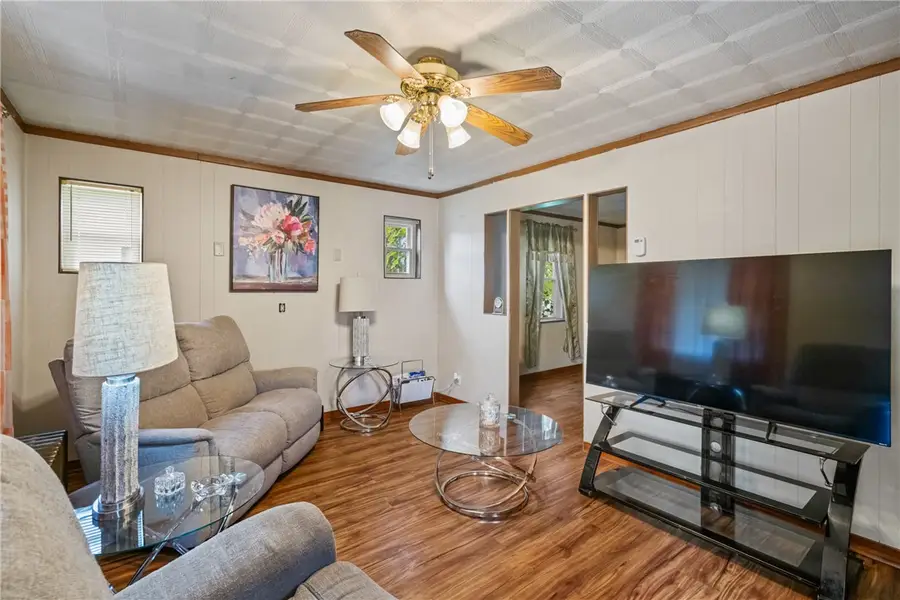 323 Mercer St, Turtle Creek, PA 15145 - Image #3