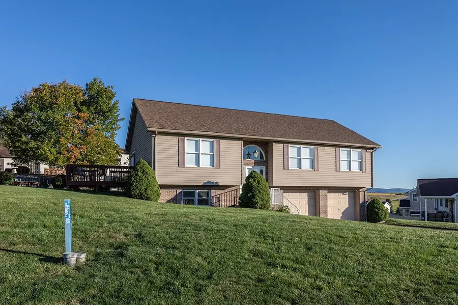 110 Camilla Circle, East Huntingdon, PA 15666 - Image #2