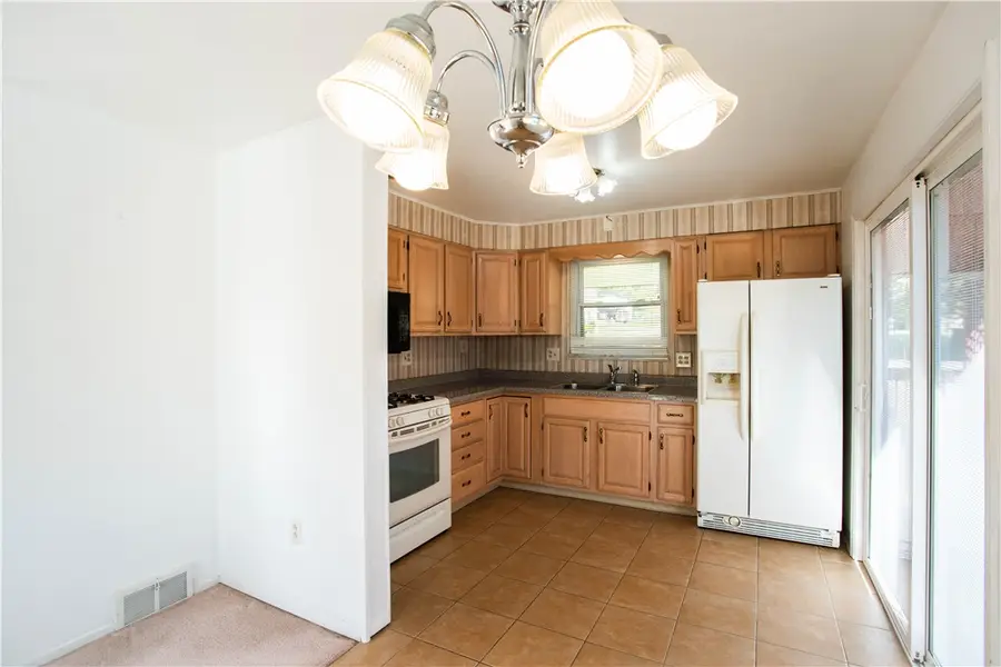 1079 Catherine Dr, Conway, PA 15027 - Image #3