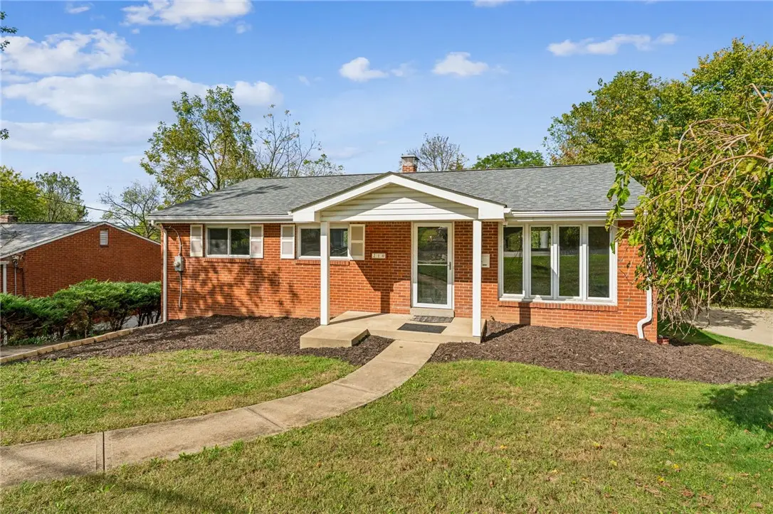 210 Parkedge Rd, Green Tree, PA 15220 - Image #1