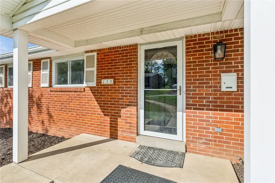 210 Parkedge Rd, Green Tree, PA 15220 - Image #3