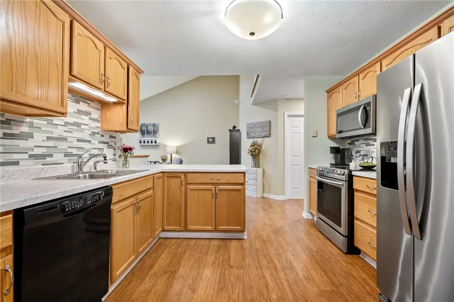 1009 Trail Side Ct, Penn Township, PA 15644 - Image #3