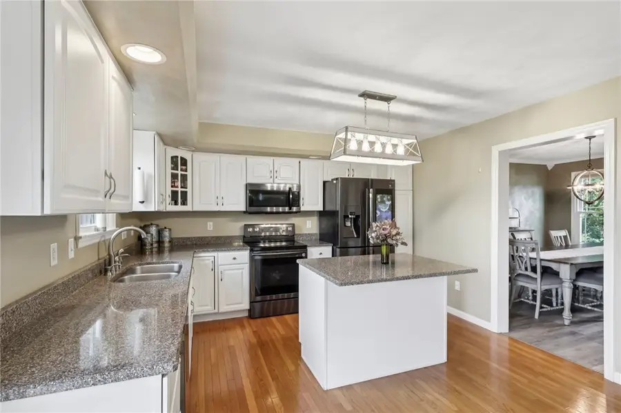 674 Meadowbrook Rd, Level Green, PA 15085 - Image #3