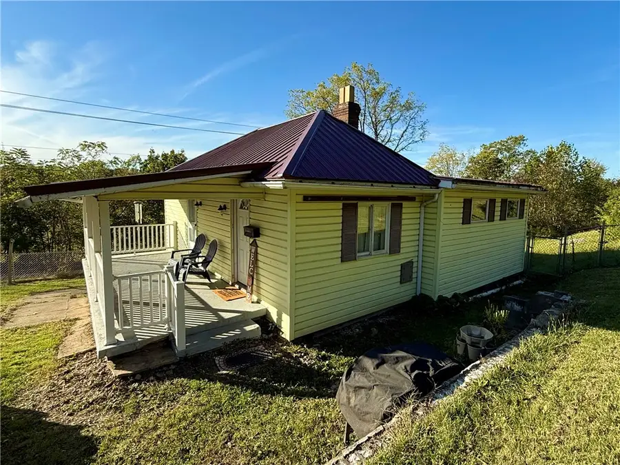 1114 N Jefferson St, Connellsville, PA 15425 - #3