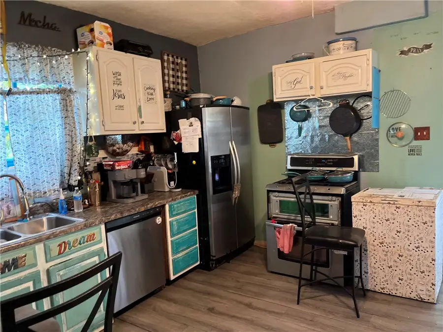 415 Bleakley Ave, New Castle, PA 16101 - Image #2