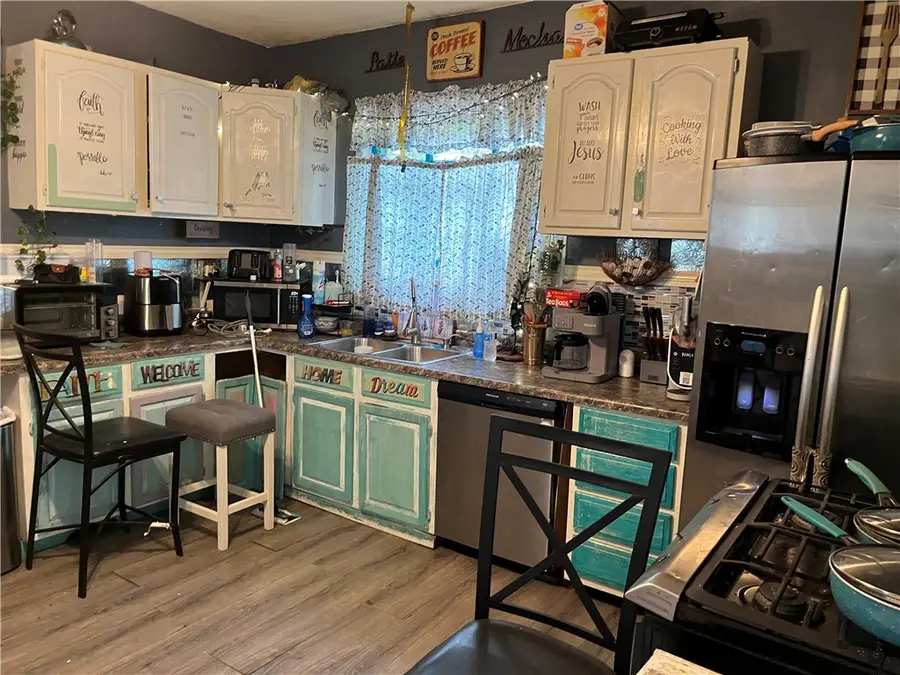 415 Bleakley Ave, New Castle, PA 16101 - Image #3