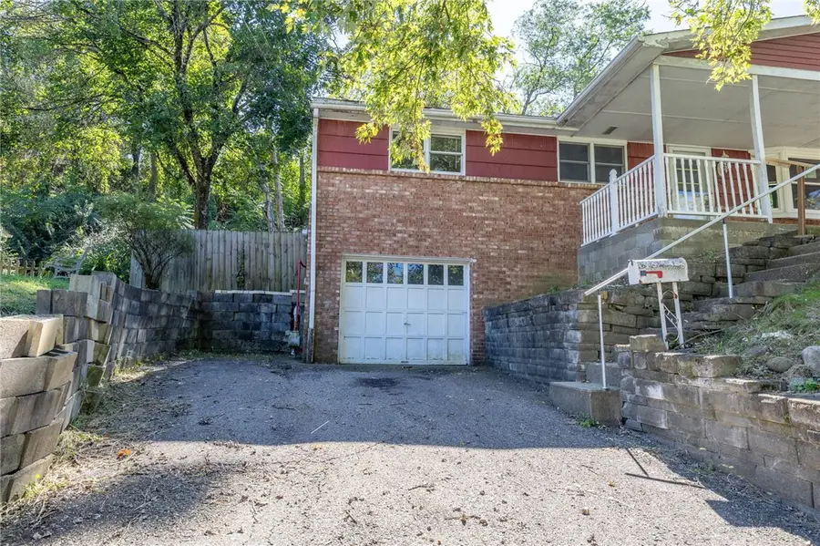 205 Parkedge Rd, Green Tree, PA 15220 - Image #2