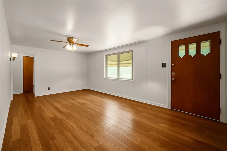 3757 Schuette Rd, Baldwin, PA 15227 - Image #2