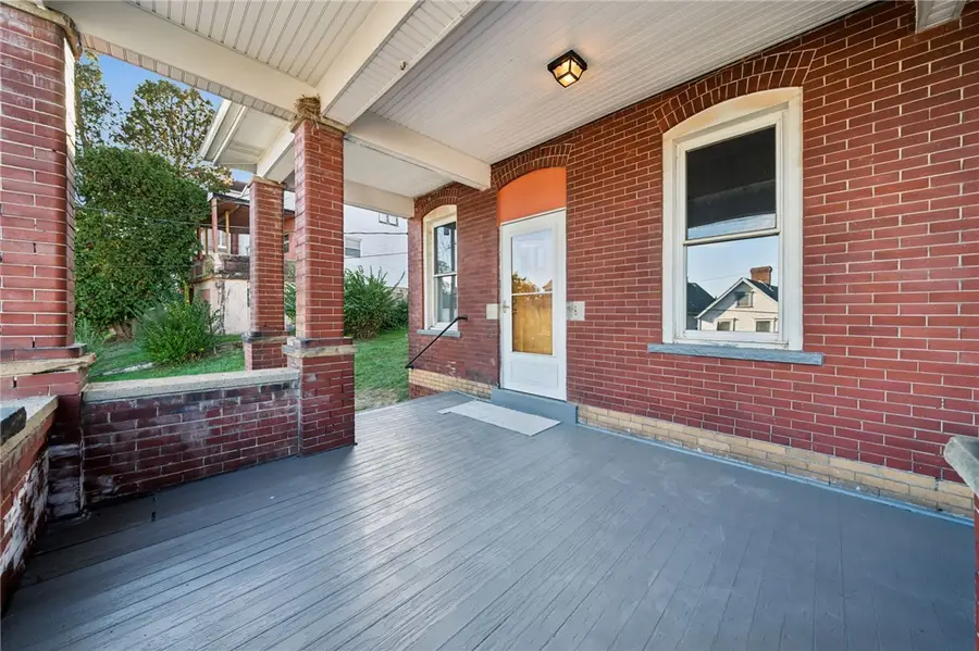 422 W 8th Ave, Tarentum, PA 15084 - Image #2