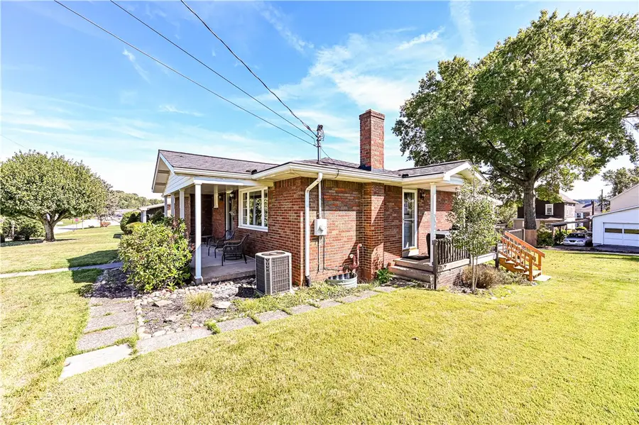 208 Sherwood Circle, Youngwood, PA 15697 - Image #2