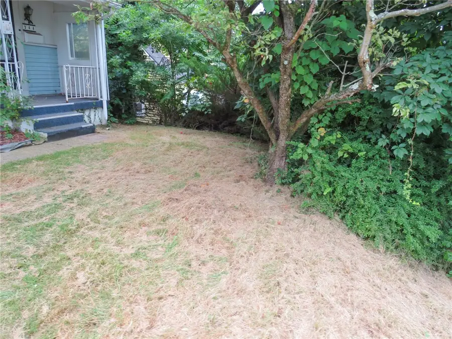 344 Iroquois Dr, Arnold, PA 15068 - Image #2