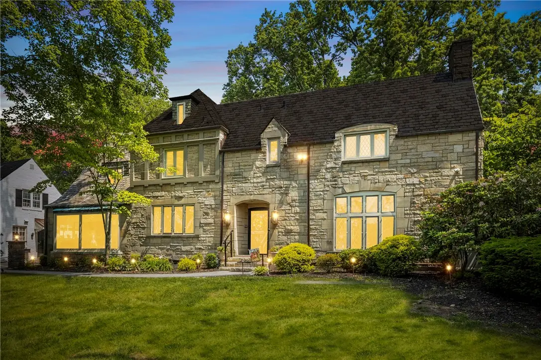 694 Valleyview Rd, Mount Lebanon Township, PA 15243 - Image #1