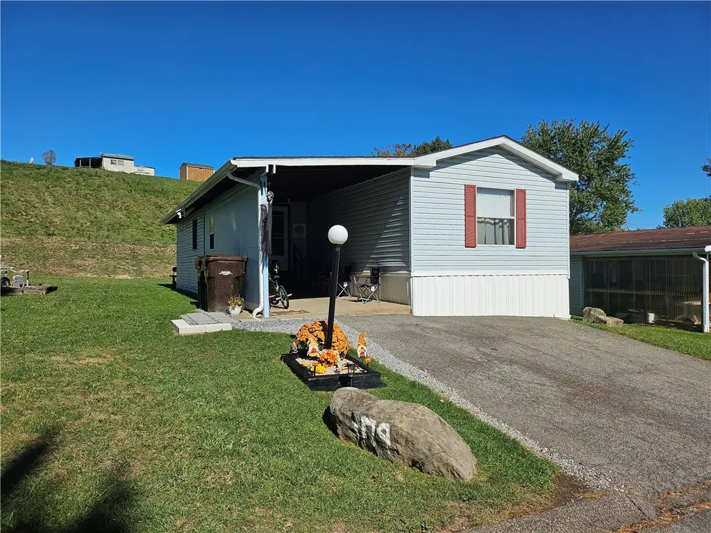 109 Lake Arthur Dr, Lake Arthur Estates, PA 16051 - Image #1