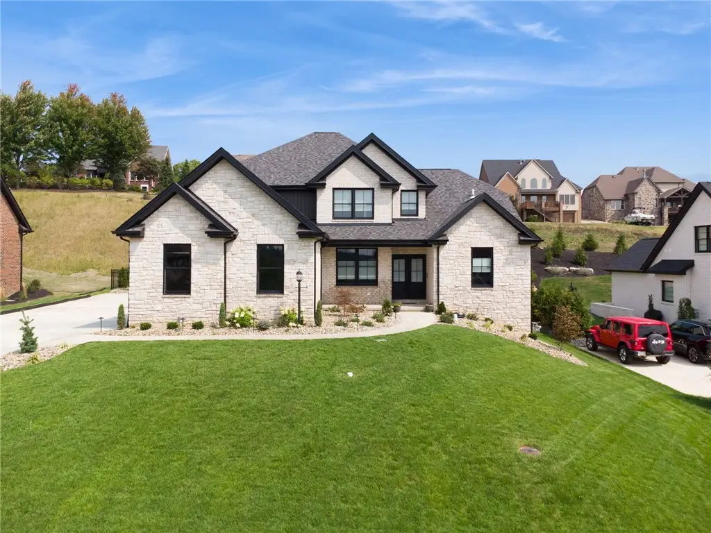 1041 Skyline Dr, Canonsburg, PA 15317 - Image #1