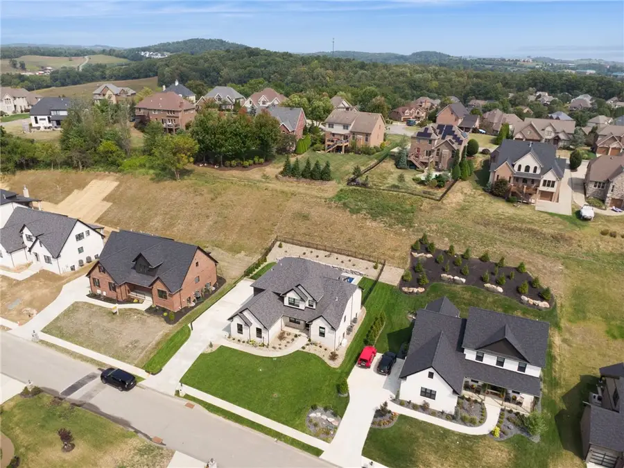 1041 Skyline Dr, Canonsburg, PA 15317 - Image #2