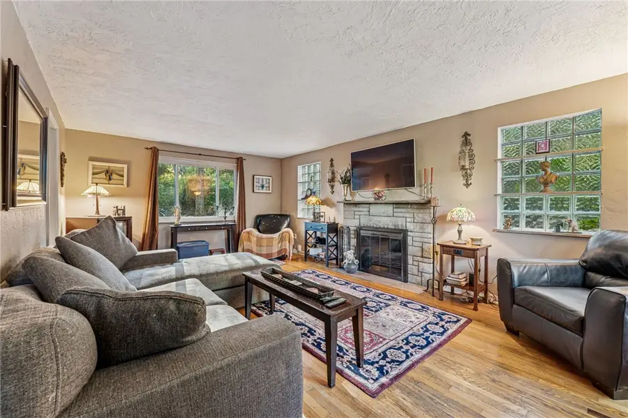 852 Hawthorne Drive, Penn Hills, PA 15235 - Image #2