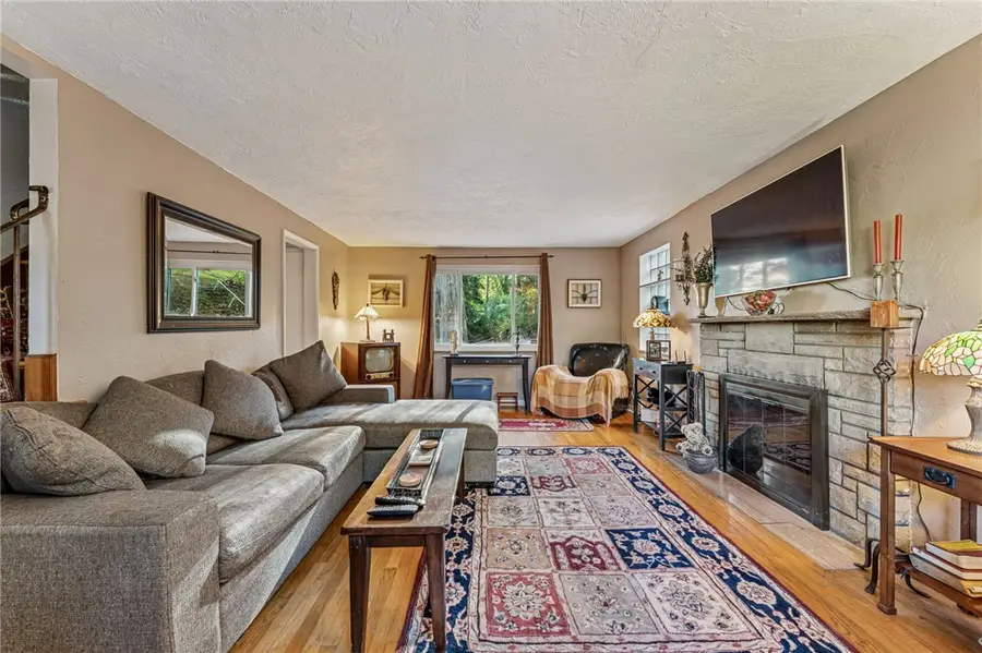 852 Hawthorne Drive, Penn Hills, PA 15235 - Image #3