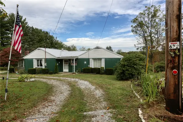 672 Tulip Dr, New Brighton, PA 15066