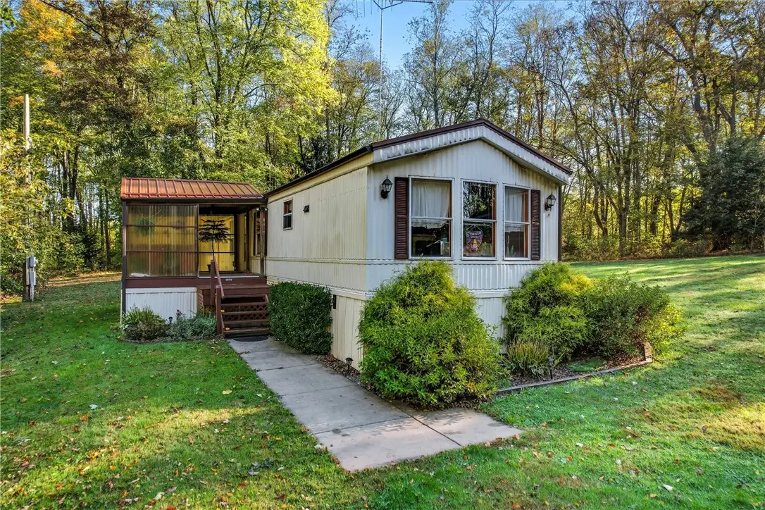 8240 Mercer St, Pulaski, PA 16143 - Image #1