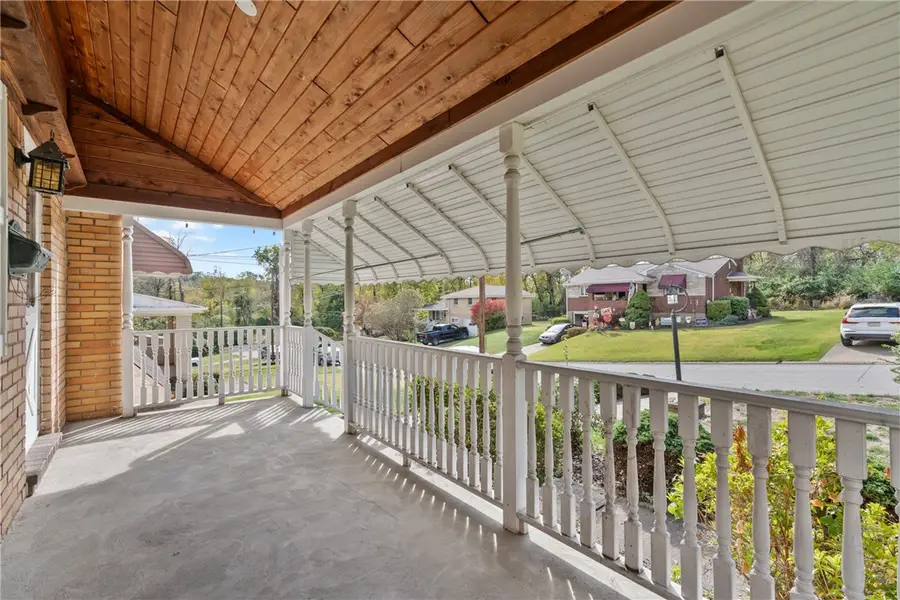 5215 Woodland Dr, West Mifflin, PA 15122 - Image #3