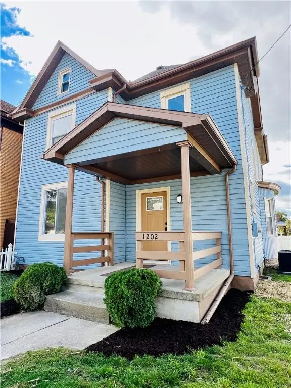 1202 Vine St, Connellsville, PA 15425