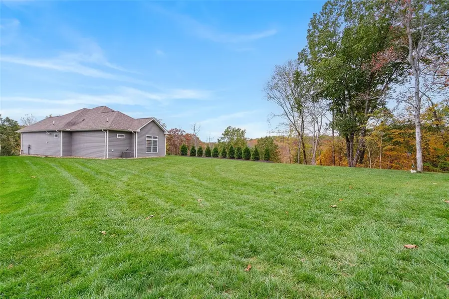 4243 Hawthorn Dr, South Park, PA 15129 - Image #3