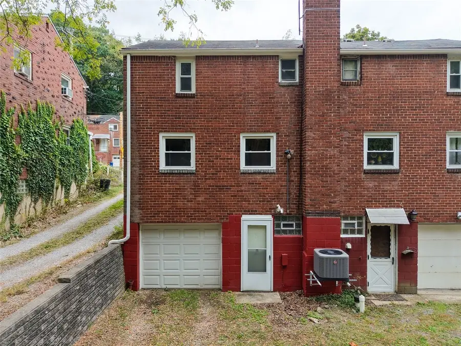 530 Maytide St, Pittsburgh, PA 15227 - Image #2