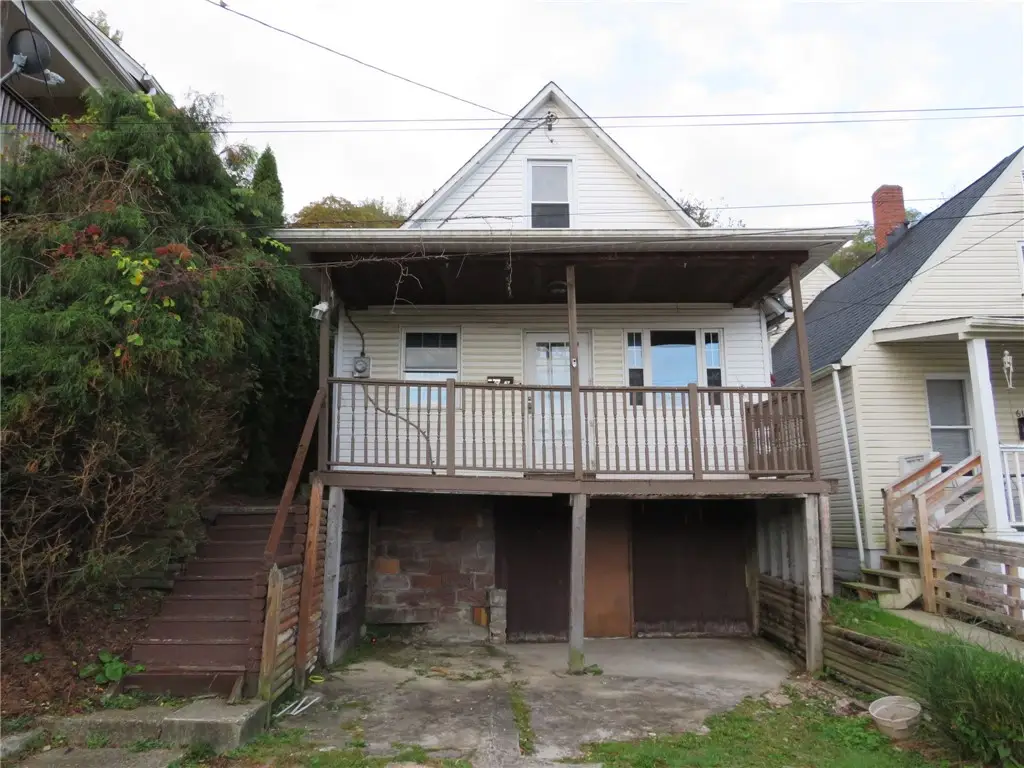 613 Hiland Ave, Coraopolis, PA 15108 - Image #1