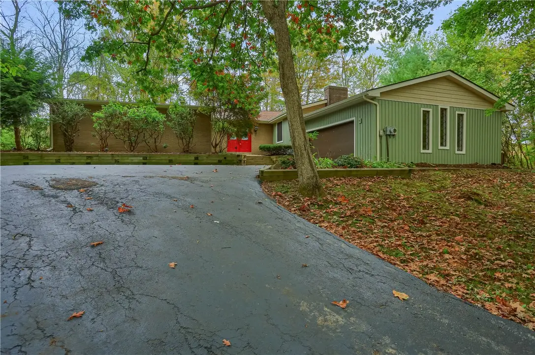 392 Mckinley Rd, Big Beaver, PA 15010 - Image #1