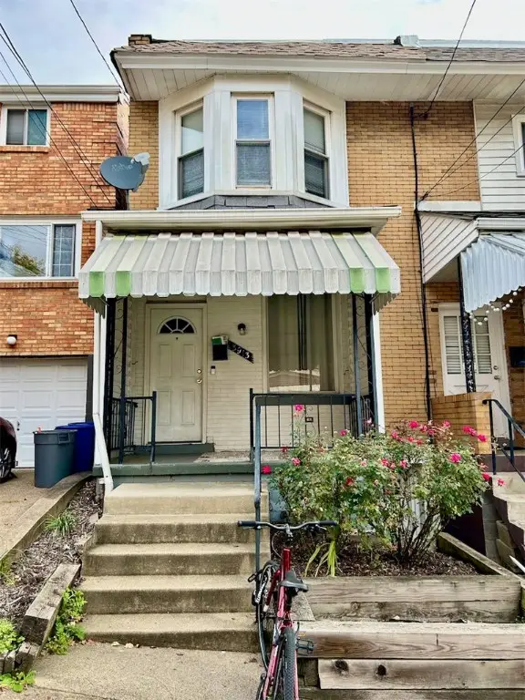 3913 Nantasket St, Greenfield, PA 15207