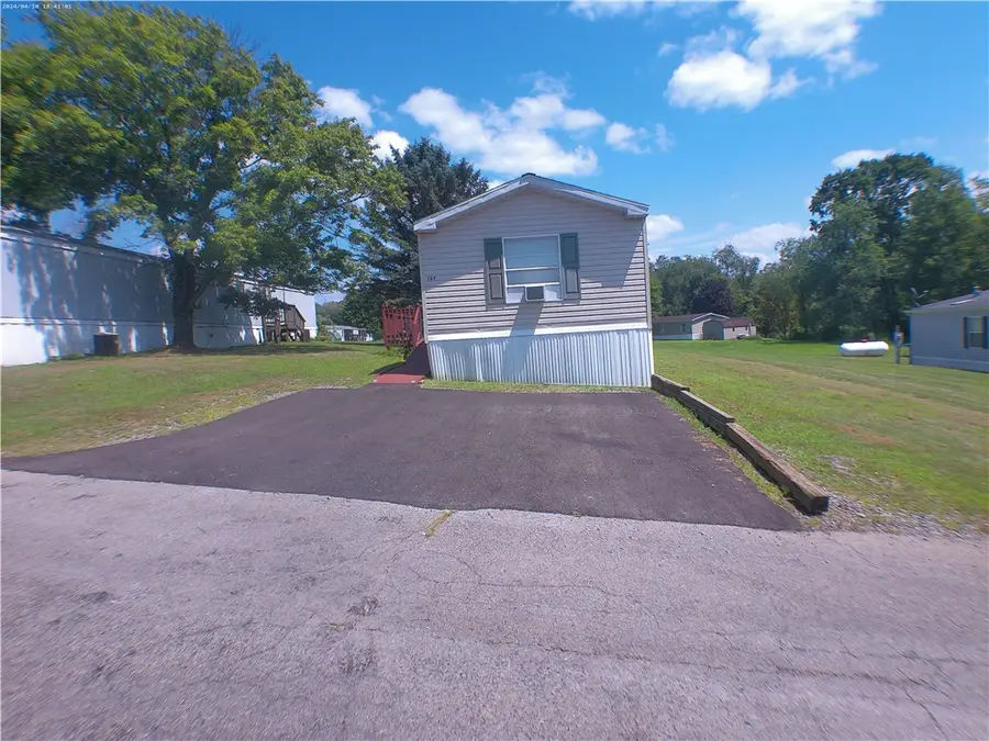 137 Brook Ln, Valencia, PA 16059 - Image #2