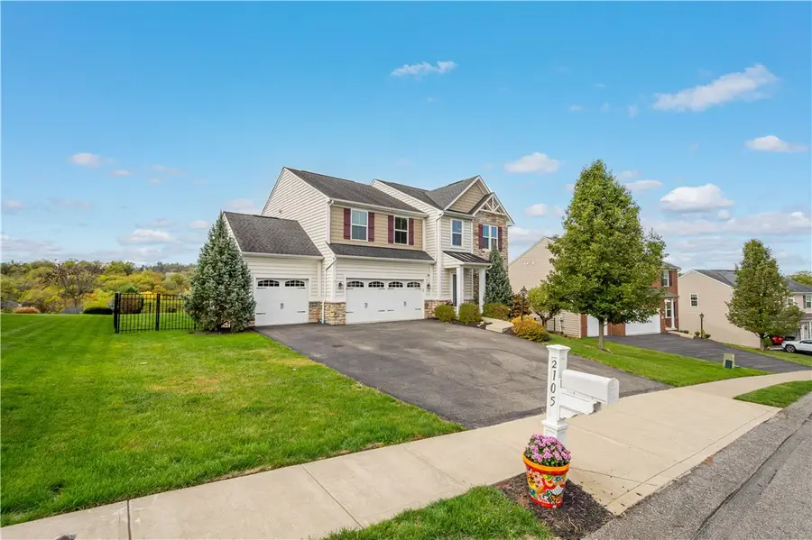 2105 Majestic Dr, Canonsburg, PA 15317 - Image #2