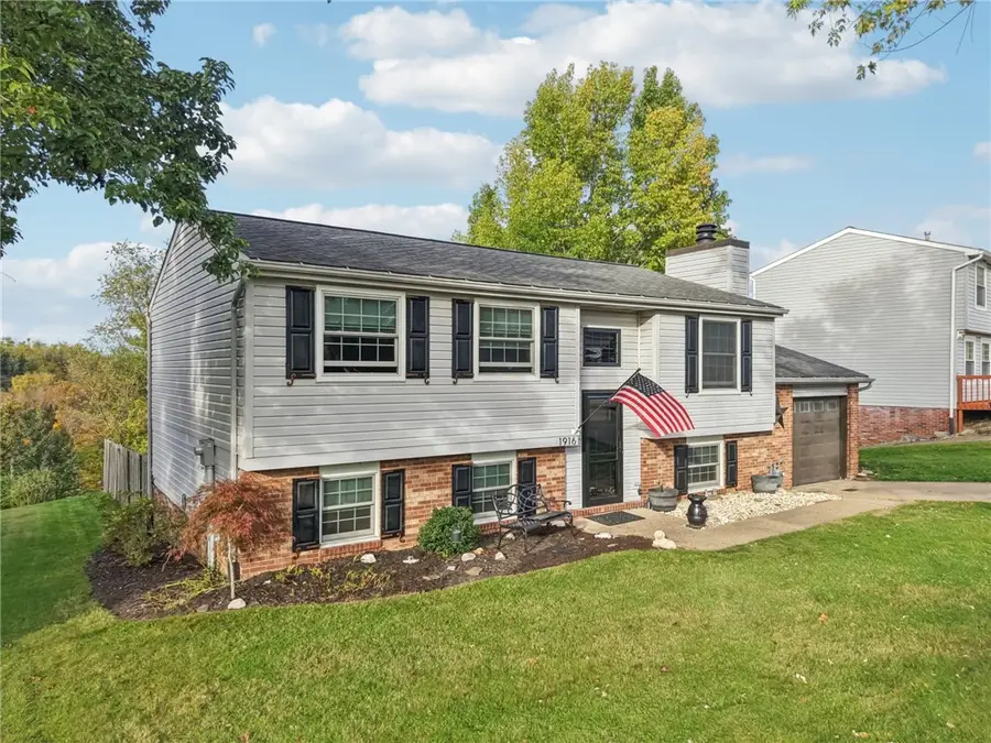 1916 Hertford Dr, South Park, PA 15129 - Image #2