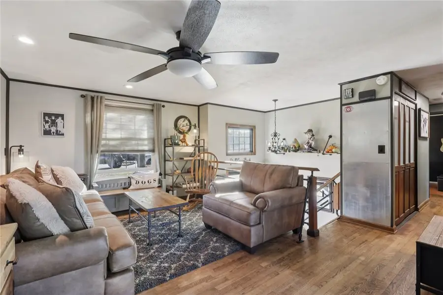 1916 Hertford Dr, South Park, PA 15129 - Image #3