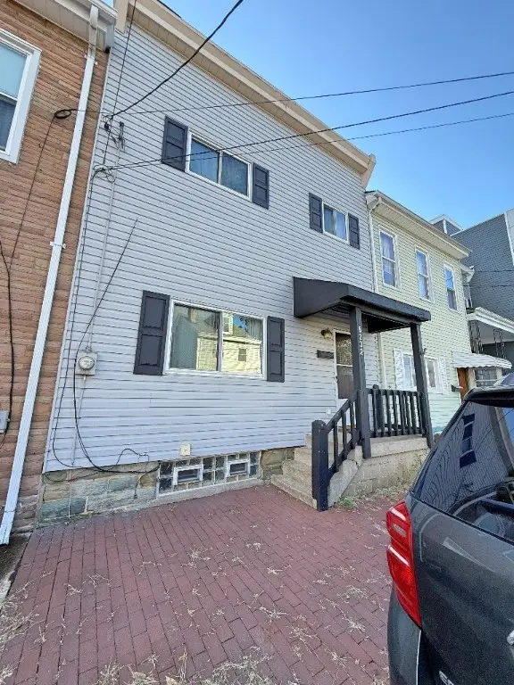 5232 Wickliff St, Lawrenceville, PA 15201