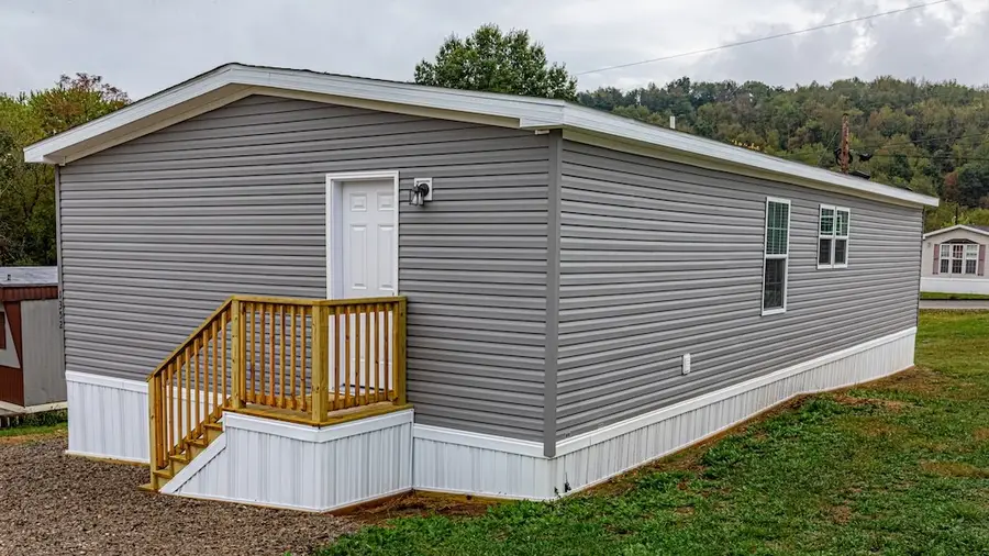 1352 Hilltop Dr, Robinson, PA 15019 - Image #2