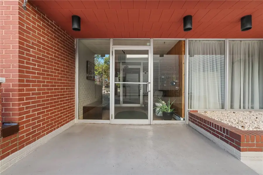 446 Hoodridge Dr #310, Castle Shannon, PA 15234 - Image #2