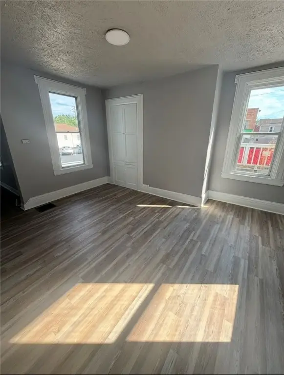 14 E Pike St, Houston, PA 15342 - Image #2