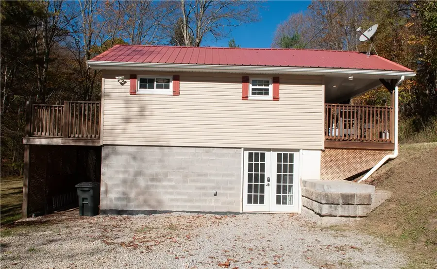 211 Hobbs Run Rd, Mount Morris, PA 15349 - Image #3