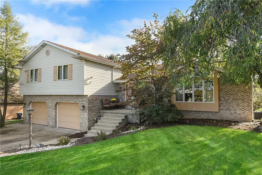 31 Deerfield Dr, Penn Township, PA 15636 - Image #2