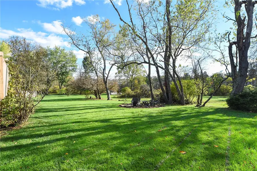 31 Deerfield Dr, Penn Township, PA 15636 - Image #3