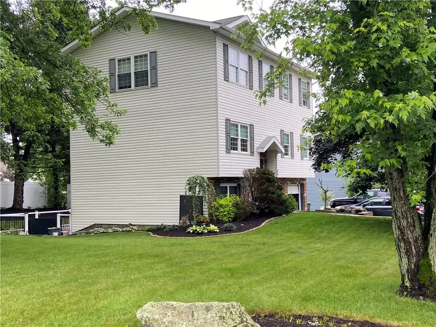 1253 Megown Dr, South Park, PA 15129 - Image #3
